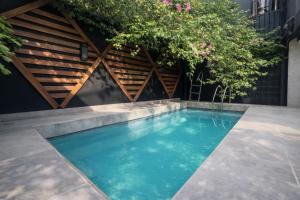 Bazen u ili blizu objekta La Villa Rossa