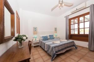 En eller flere senge i et værelse på Villa Pola Marinas + 94 billeder