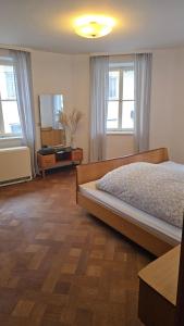 Postel nebo postele na pokoji v ubytování Historic Merchant House - History & Modernity