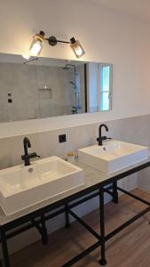 Koupelna v ubytování Historic Merchant House - History & Modernity + 2 fotografie