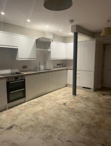 Kuchyň nebo kuchyňský kout v ubytování The Hidden Gem