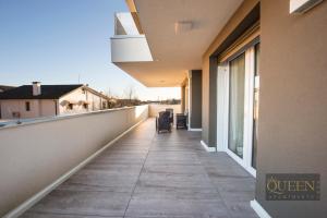 a balcony with a view of a building at QUEEN HOME Luana in Venice