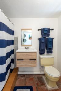 Koupelna v ubytování Trade Winds Restaurant & Guest House