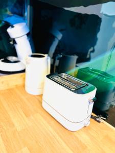 a white toaster sitting on top of a counter at MOLA Apartments-Ruhrnahes Apartment mit Balkon & Parkplatz im Herzen von Schwerte-4P in Schwerte +39 photos