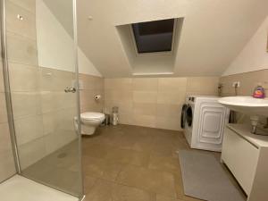 Phòng tắm tại Golden Nest +5 ảnh