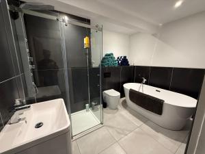 Et badeværelse på Kiwi Pines forest retreat! + 17 billeder