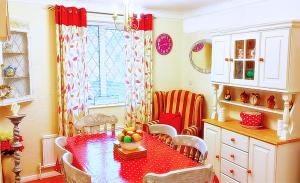 Khu vực ghế ngồi tại Amazing Cottage set in Tranquil Hamlet nr Beach & Attractions - Perfect for Couples & Family's, Large Garden, Private Parking & Pets are Welcome too! +68 ảnh