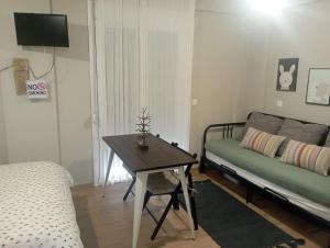 a room with a bed and a table and a couch at Friends' place Trikala in Tríkala
