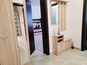 a bathroom with a mirror and a sink at Double rooms apartament in Sînpetru