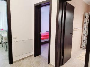 a hallway with a door leading to a bedroom at Double rooms apartament in Sînpetru +1 photo