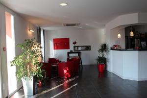 Kuchyň nebo kuchyňský kout v ubytování Hôtel Le Domaine des Vignes Ampuis Lyon Sud Vienne