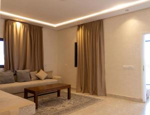 Prostor za sedenje u objektu bourrous luxury camp
