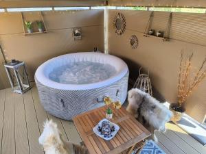 Ảnh trong thư viện ảnh của Studio en Gruyère - Grande terrasse privée 50m2 et Jaccuzi optionnel ở Hauteville