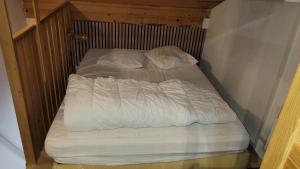 En eller flere senge i et værelse på 2 pièces cosy la Foux d 'Allos centre station 30 m carrés