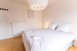 En eller flere senge i et værelse på Enroutehome