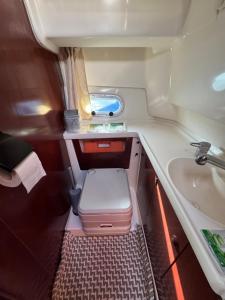 a small bathroom with a sink and a sinkessment at Barco Marina de Cascais in Cascais