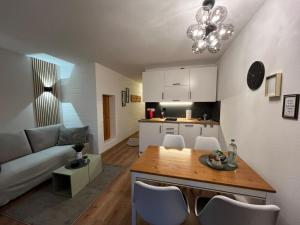 Kuchyň nebo kuchyňský kout v ubytování Premium Apartment Wohlfühl-Oase mit Pool und Sauna