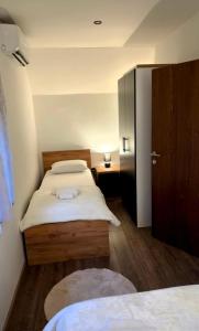 a small bedroom with two beds and a closet at Kuća za odmor Vista in Slavonski Brod