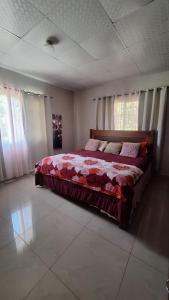 En eller flere senge i et værelse på hacienda girasol