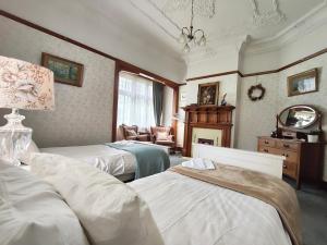 En eller flere senge i et værelse på Hemsworth Estate + 23 billeder