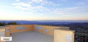 Aussicht von der Spitze eines Gebäudes in der Unterkunft Alisea Eco Residence in Pocapaglia