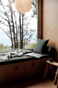 Giường trong phòng chung tại Swansong - Experience simple environmental living