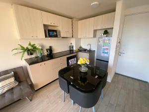 Køkken eller tekøkken på Departamento nuevo moderno y elegante