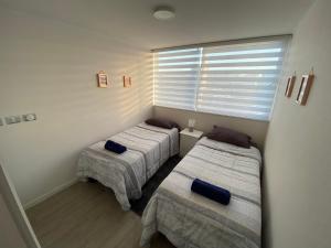 En eller flere senge i et værelse på Departamento nuevo moderno y elegante