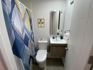 Et badeværelse på Departamento nuevo moderno y elegante + 9 billeder