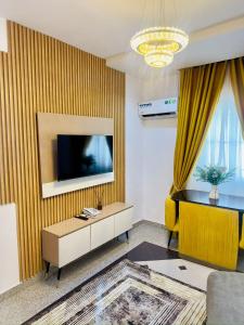 Et tv og/eller underholdning på OPULENT OASIS Hotel and Apartments