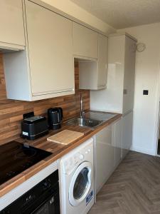 Nhà bếp/bếp nhỏ tại Camys Place 11 Wallacebrae Wynd