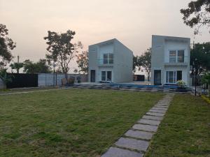 a house with a lawn in front of it at Horizon vue Villas in Rājahmundry