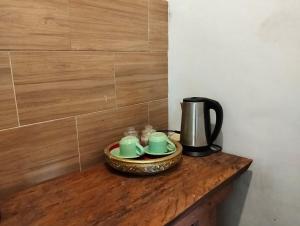 Příslušenství pro přípravu čaje a kávy v ubytování Bali namping