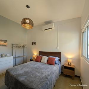 Giường trong phòng chung tại Senses Dimension - Ipioca Beach Suites