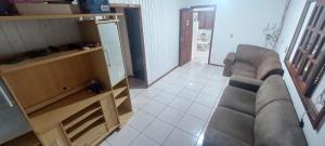 a living room with a couch and a table at Chácara mobiliada próximo Criciúma Br101 in Araranguá