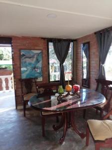 a living room with a table and some windows at Casa Lucy in Yumbo