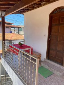 En balkon eller terrasse på Casarão em Itaipava