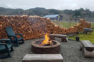 a fire pit with a pile of fire wood at Cozy Twilight Hideaway in Forks