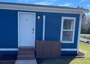 a blue house with a white door at Cozy Twilight Hideaway in Forks