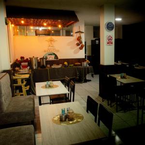 Khu vực ghế ngồi tại Hotel Royalty +15 ảnh