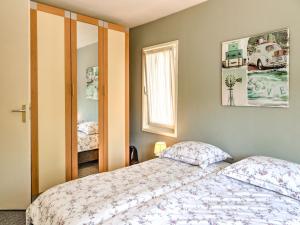 een slaapkamer met een bed en een raam bij Stunning apartment in Schoorl, North Hollandâ you can bike to the beach in Schoorl