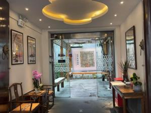 Khu vực ghế ngồi tại Qiuguo Hutong Courtyard Hotel +122 ảnh