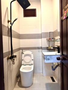 Et badeværelse på Ovana Homestay + 8 billeder