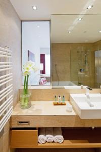 Bilik mandi di Tauern Spa Hotel & Therme