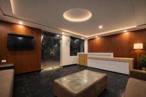 Et tv og/eller underholdning på Hotel The Costa, Haridwar + 16 billeder