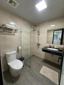 Et badeværelse på Minh Hưng Motel