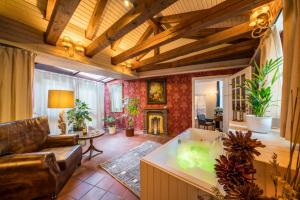 Swimmingpoolen hos eller tæt på Hotel Wellness Goldenes Fass Meißen