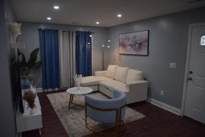 a living room with a white couch and a table at Airende in Newark