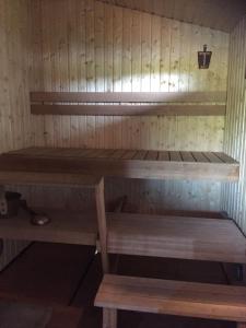 a wooden shelf in a sauna at Saagala Village in Tornio