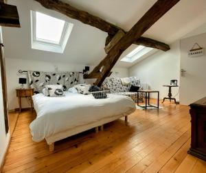 Postel nebo postele na pokoji v ubytování Les Mirabelles